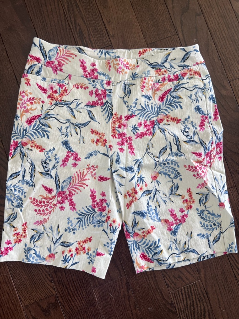 Chico's off white Floral Shorts with Blue & Pink Accents Sz 0.5